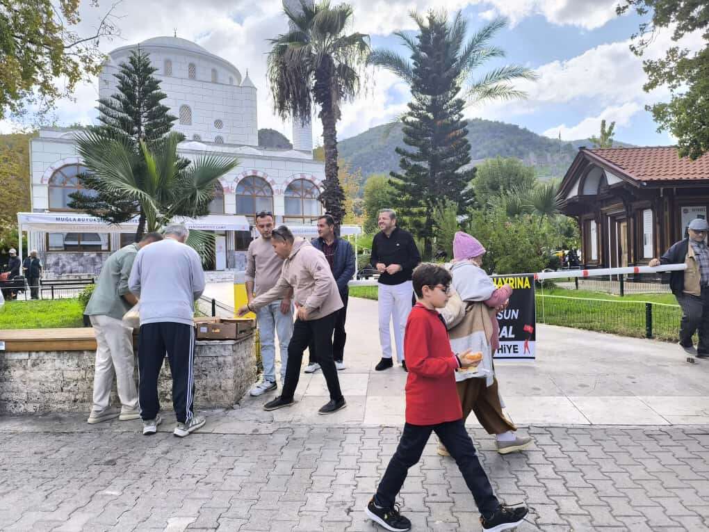 Muğla Yozgatlılar Derneği ve Fethiye AK Gençlik’ten Şehitler İçin Lokma Hayrı 1
